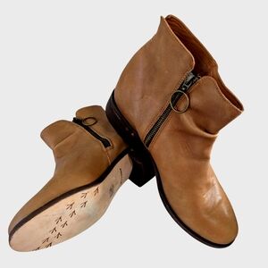 Beek Quail Slouchy Zip Saddle Leather Round Toe Ankle Bootie In Saddle..Size 9